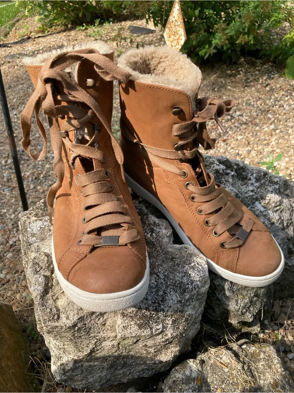 Ugg Size 8.5 Starlyn Shearling high top brown leather lace up sneakers